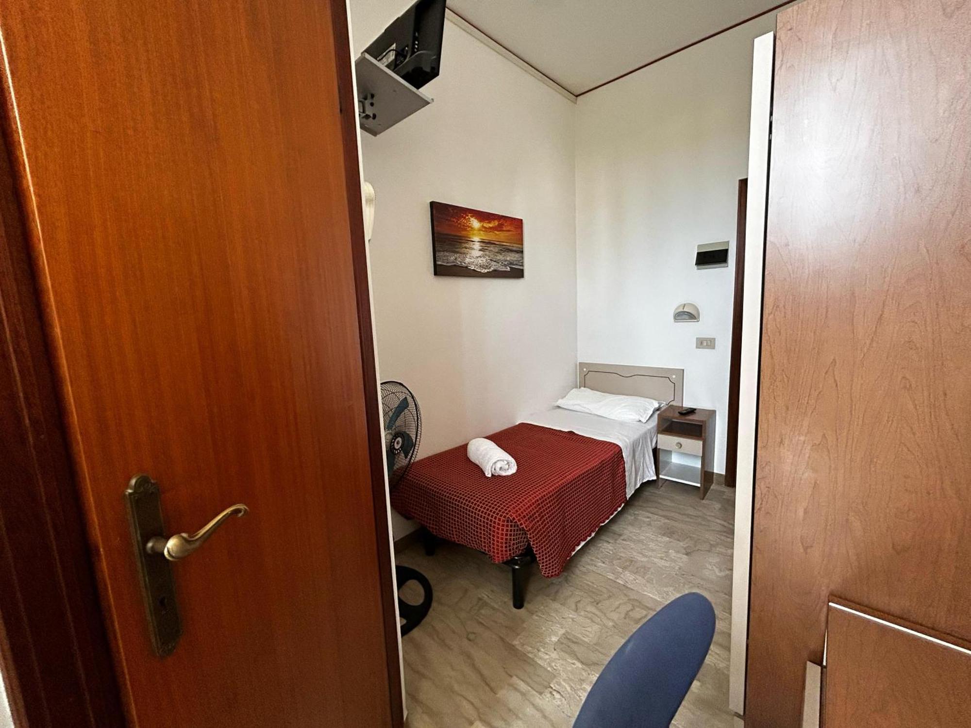 Hotel Anny Rimini Esterno foto